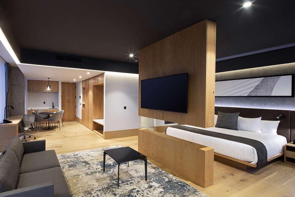 Galeria Plaza Monterrey Hotel Ruang foto Suite