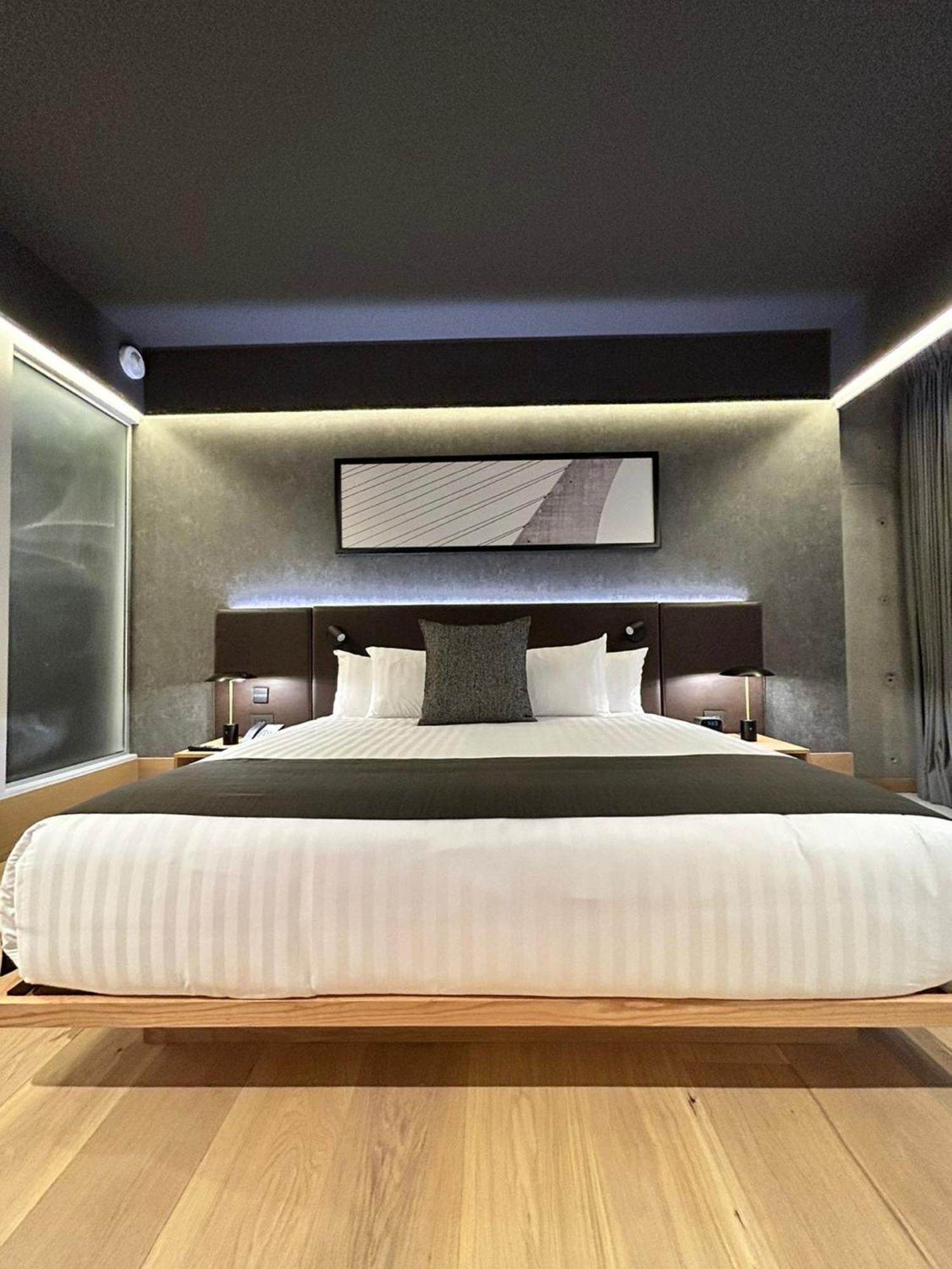 Galeria Plaza Monterrey Hotel Bagian luar foto A bedroom at the hotel