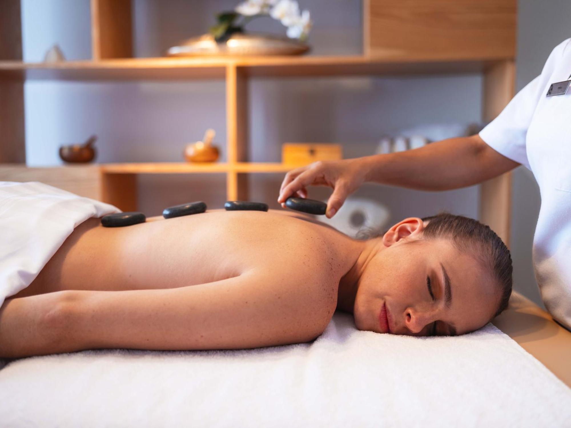 Galeria Plaza Monterrey Hotel Bagian luar foto Hot stone massage